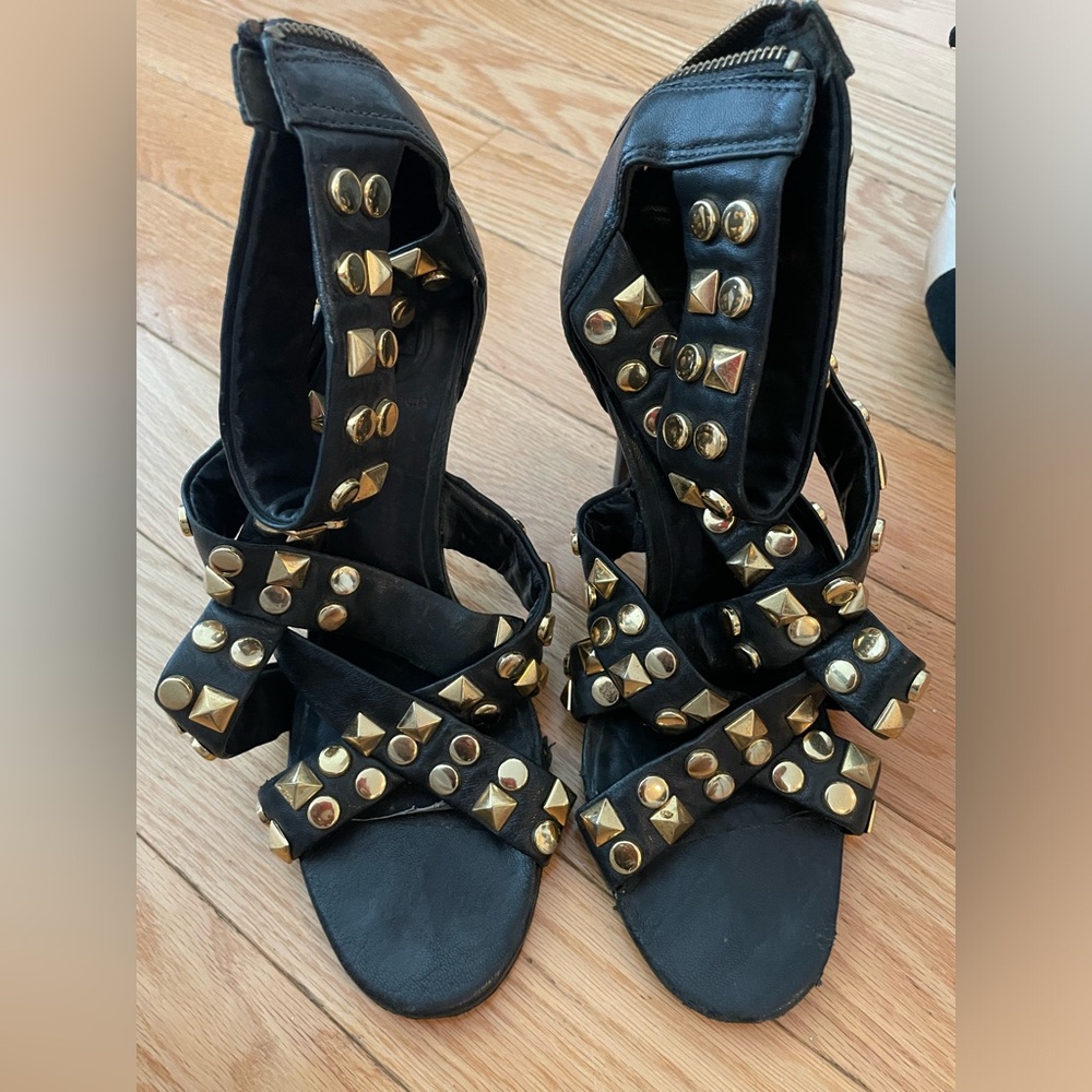 Tory burch studded pump
